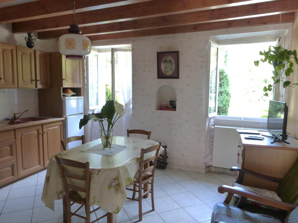Au Coeur De La Campagne - Gite Non Loins D'Annecy- A 17 Min D'Annecy - Tout Pret D'Aix Les Bains Saint-Girod Pokój zdjęcie